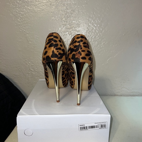 Leopard peep toe heels 🐆 - Picture 5 of 14